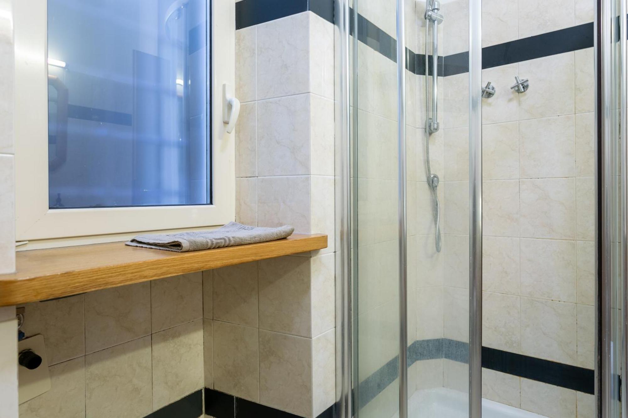 Holiday Homes Rome - Green Apartment S Camillo - Near Trastevere Bagian luar foto